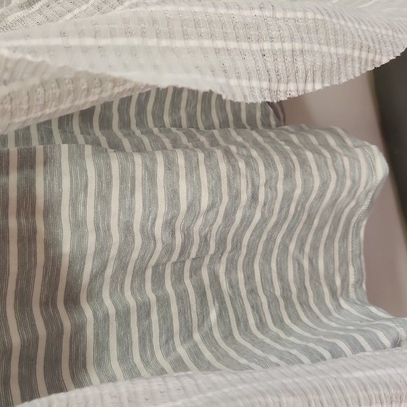 HEM and thread NWT top stripes with ruffled overlay cap sleeves - Picture 4 of 7